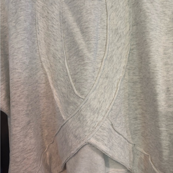 The Greii Crop Sweatshi Top NWT - Picture 3 of 3